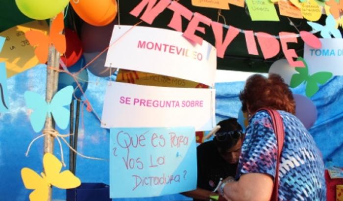 Stand Montevideo de Más juventudes, más democracia